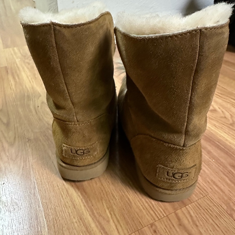 Isley Uggs - Picture 2 of 4